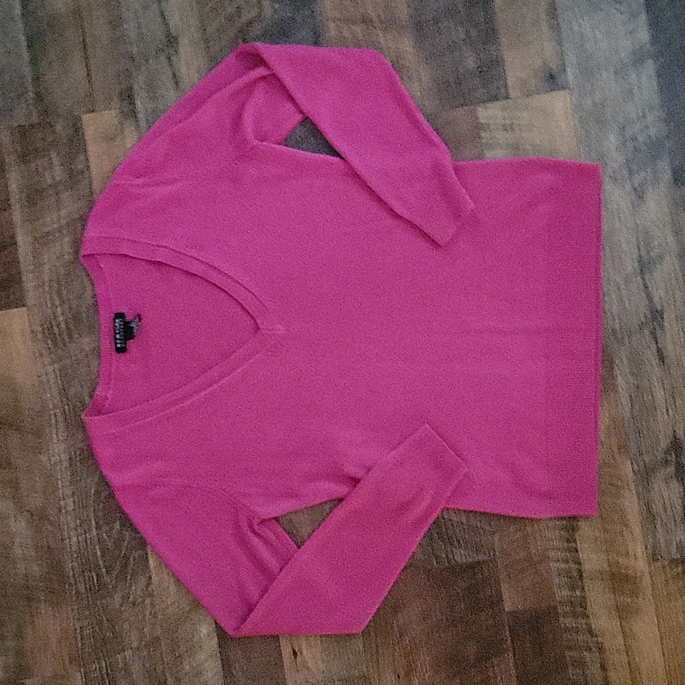 New York & Company Pink V-neck Sweater size L